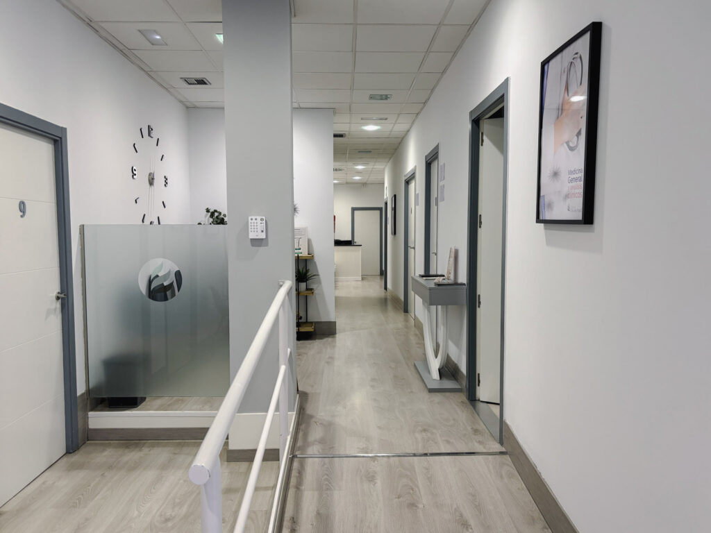 Instalaciones Pasillo Clínica Médica Privada en Valladolid